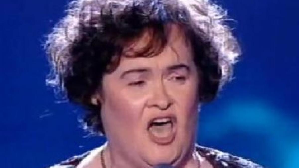 Susan Boyle este hărţuită de un fan. Fratele cântăreţei: "Are nevoie de pază" 