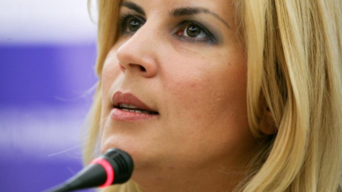 Elena Udrea foloseşte elicopterul în deplasările oficiale 