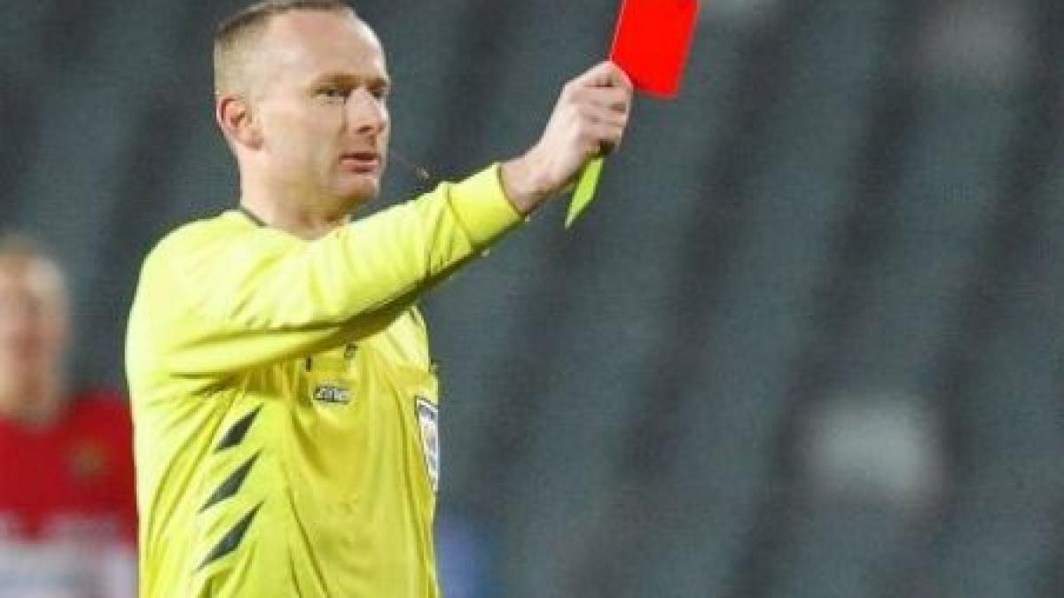 Arbitrul de la Steaua - Napoli e recidivist. Borski, bătut de fani în Polonia (VIDEO)