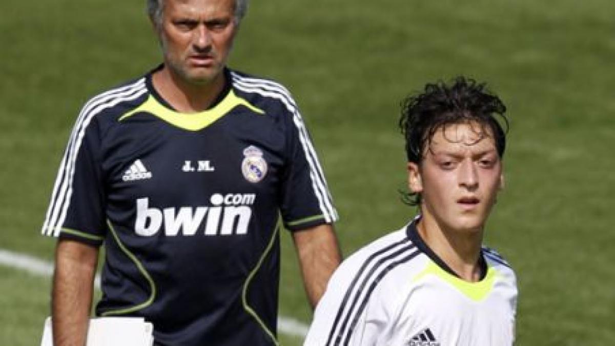 Probleme la Real. Mourinho şi Ozil vorbesc împreună, dar se înţeleg separat