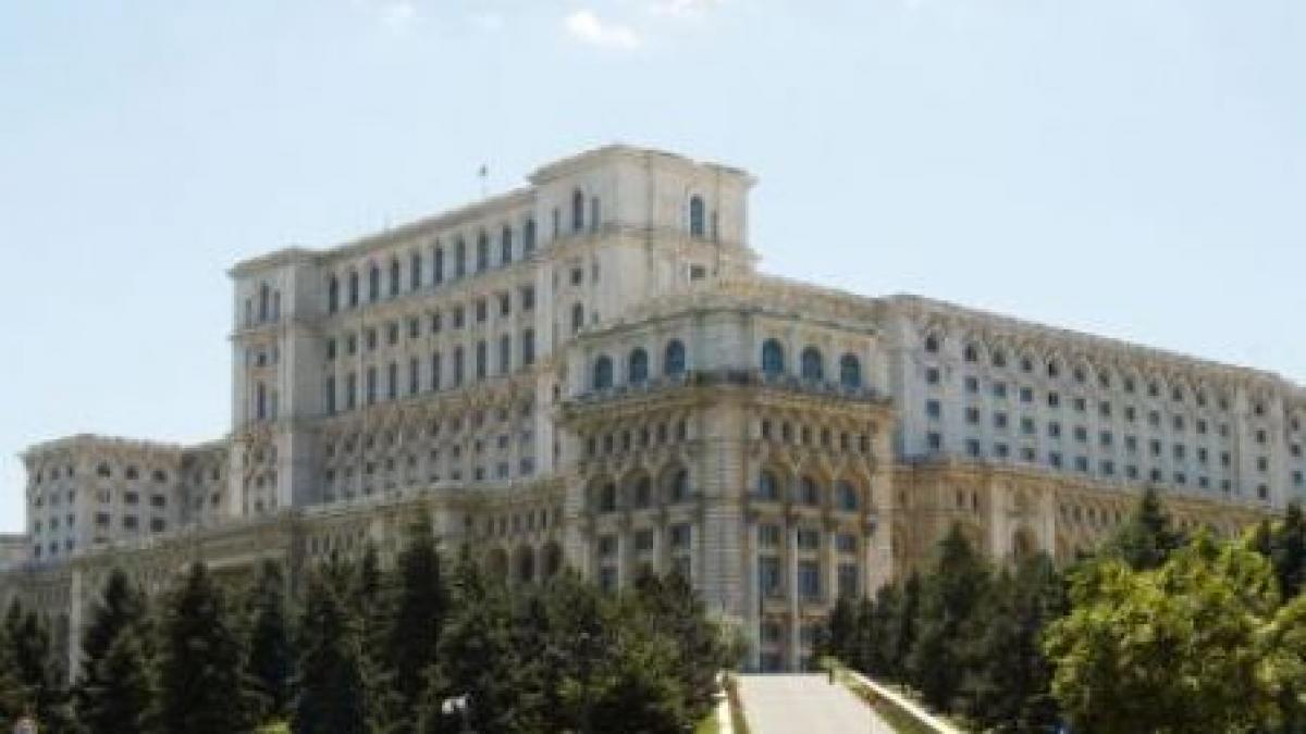 Palatul Parlamentului are nevoie de reparaţii urgente (VIDEO)