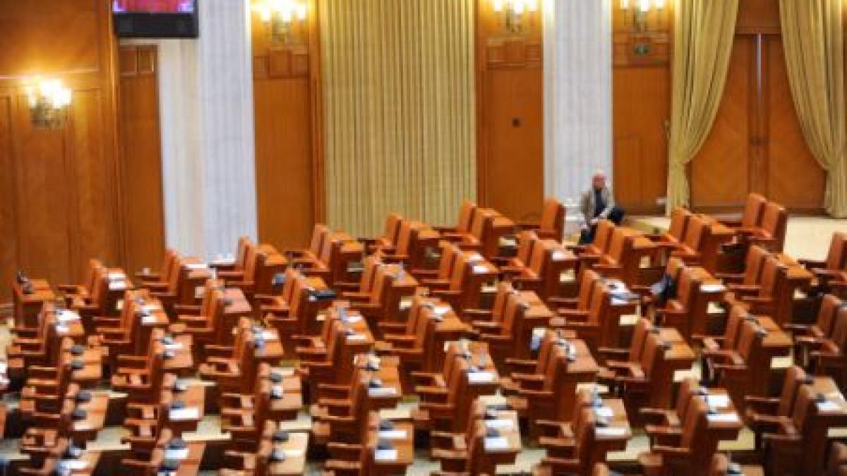 Scandal în Parlament: Deputaţii PSD şi PNL au părăsit plenul, ca protest faţă de constituirea grupului independenţilor