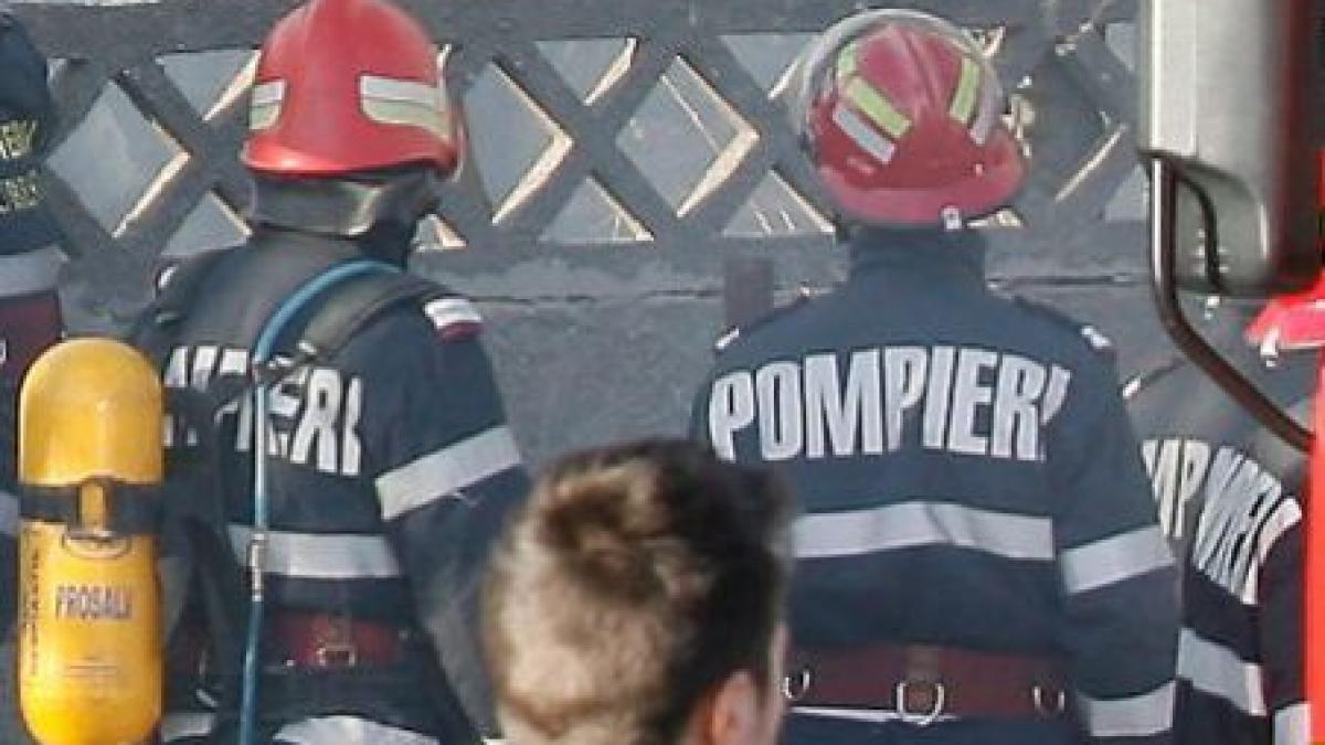 Incendiul de la fabrica de mase plastice din Medgidia a fost stins după 20 de ore (VIDEO)