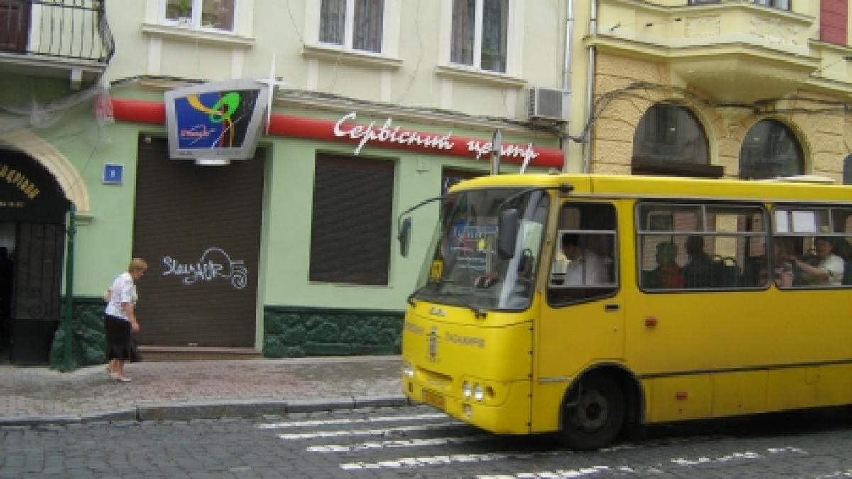 Un microbuz a lovit frontal un camion lângă Varşovia. 18 persoane au murit