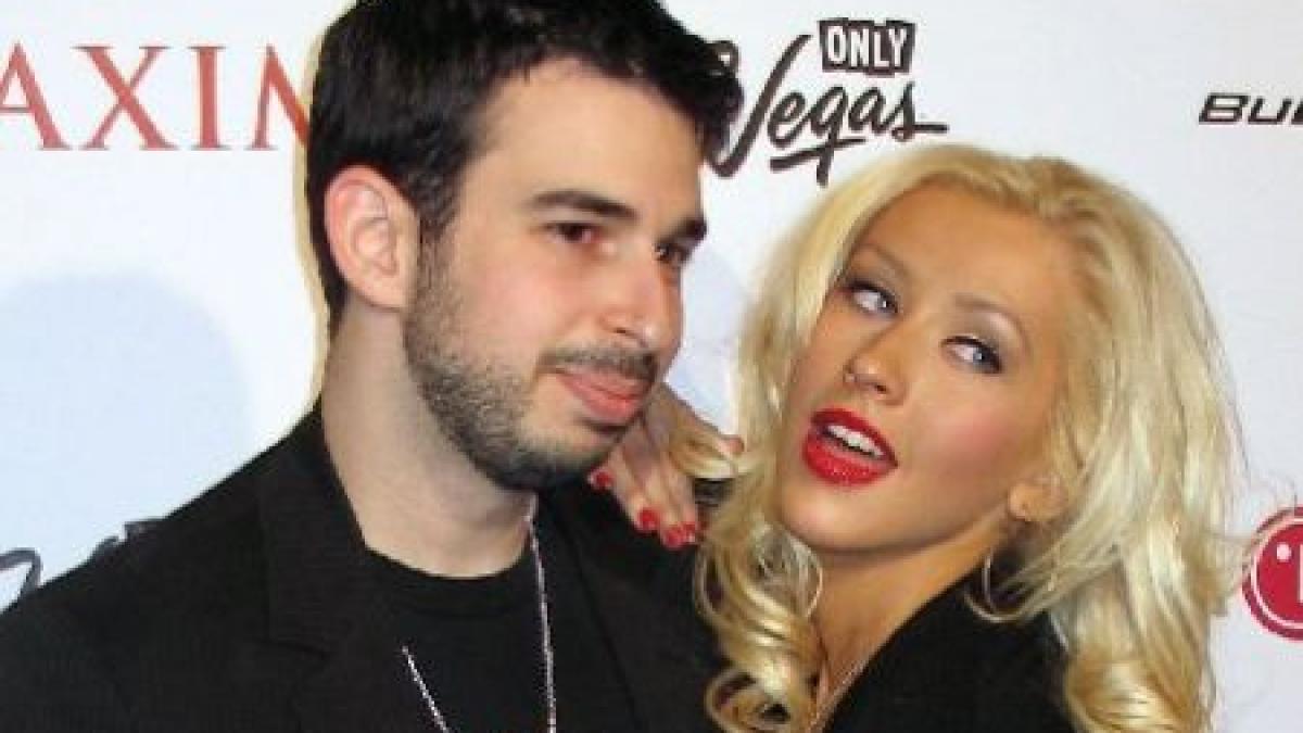 O vedetă superficială: Christina Aguilera vrea să divorţeze pentru că soţul ei e prea urât