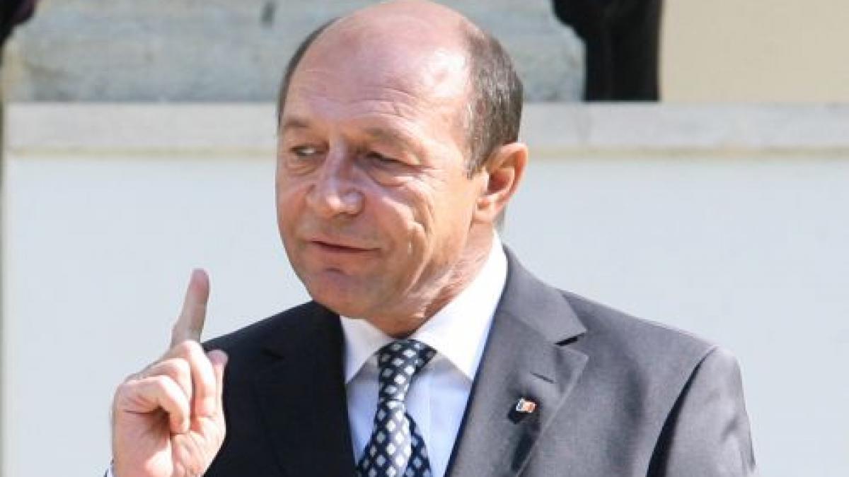 Băsescu, despre învăţătoarea aflată în greva foamei: Regret, mi-aş dori să fie un participant la găsirea soluţiei 