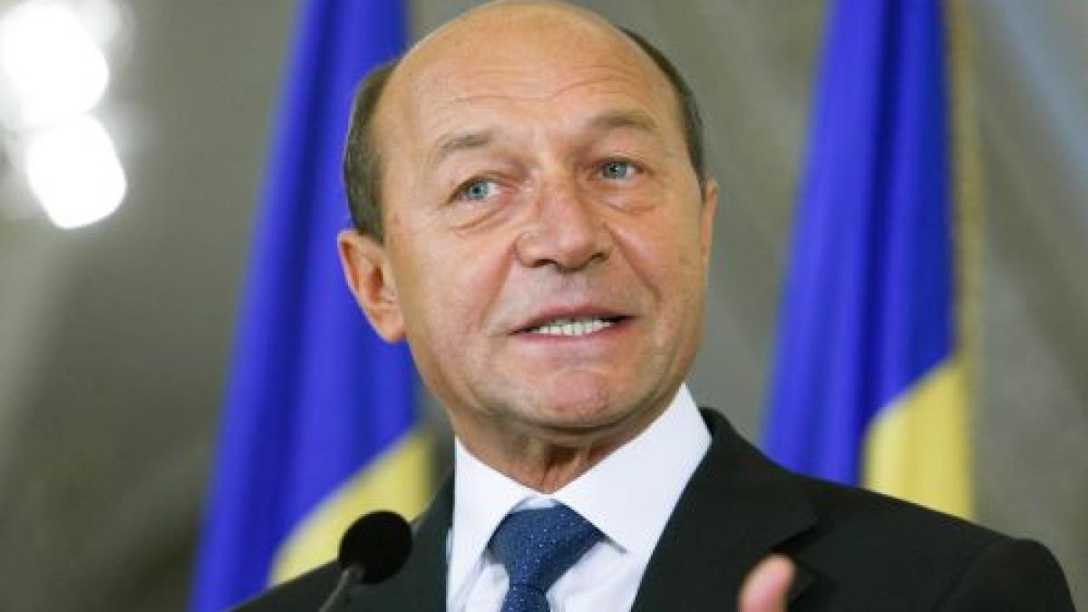 Băsescu, despre legile votate greşit: Procedura de adoptare trebuie modificată, se votează după deget