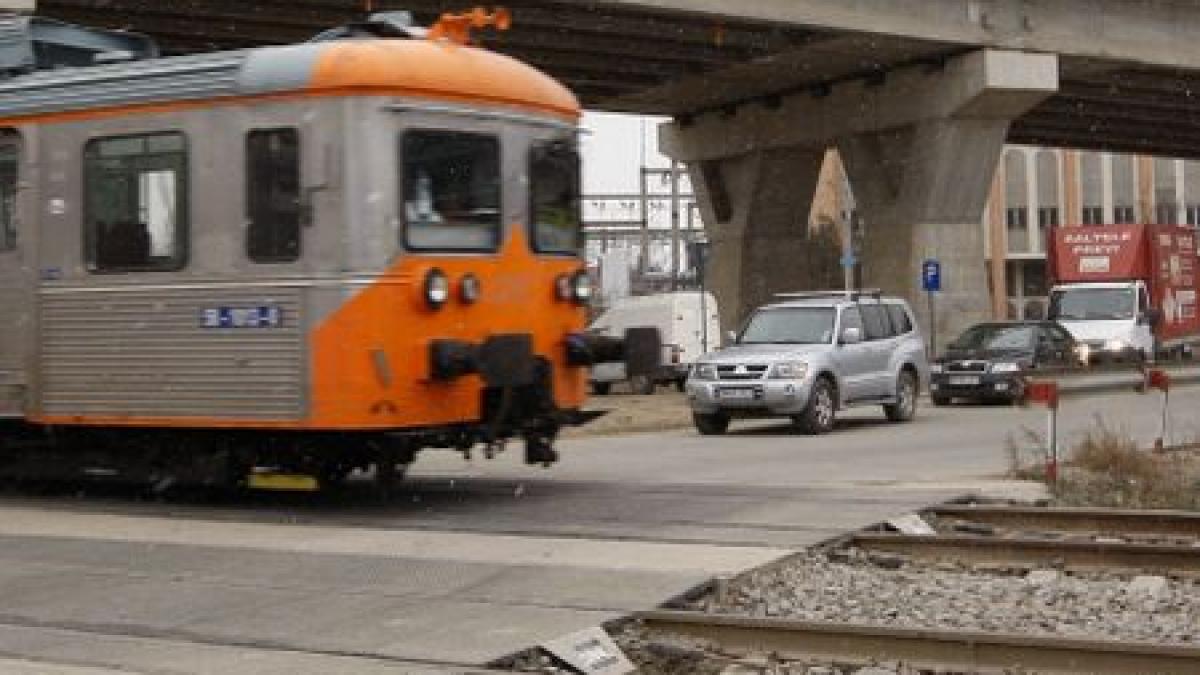 Infotrafic. Un tânăr a murit după ce maşina în care se afla a fost lovită de tren