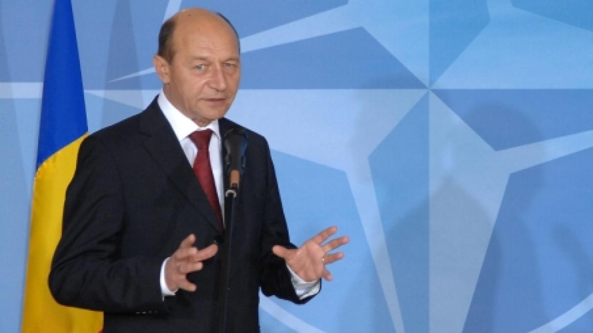 Traian Băsescu a invitat partidele la consultări, marţi la ora 12.00. PNL nu va participa la întâlnire