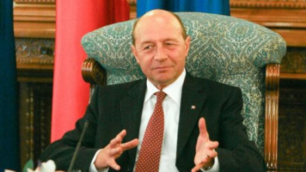 Băsescu: O să îndrept gafa, nu voi promulga legile privind scăderea TVA şi neimpozitarea pensiilor