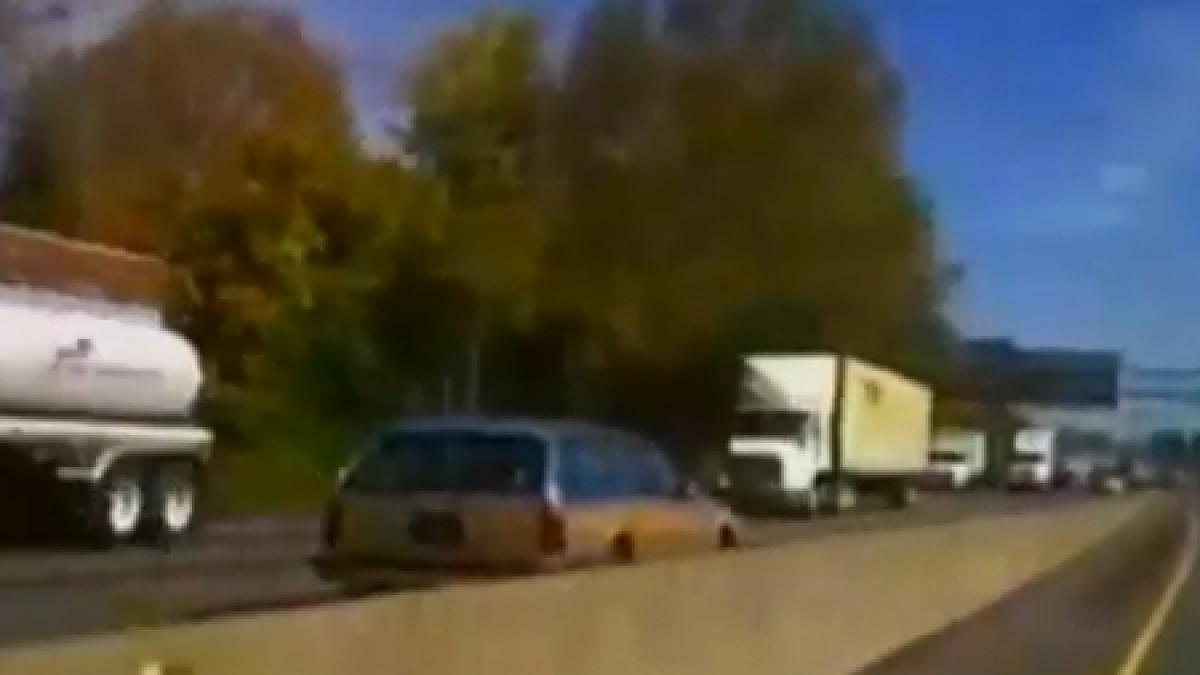 SUA. O bătrână a provocat patru accidente pe o autostradă, după ce condus pe contrasens