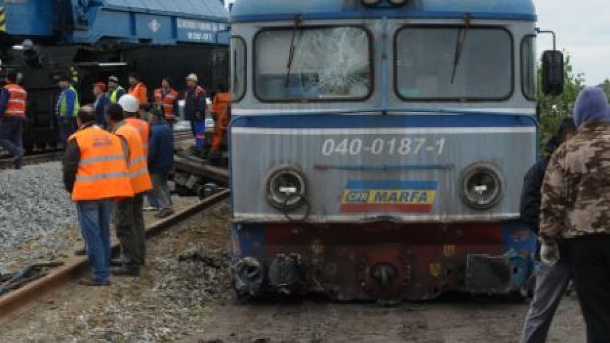 Suceava. Locomotiva unui tren accelerat a luat foc în localitatea Dumbrăveni. Incendiul a fost stins