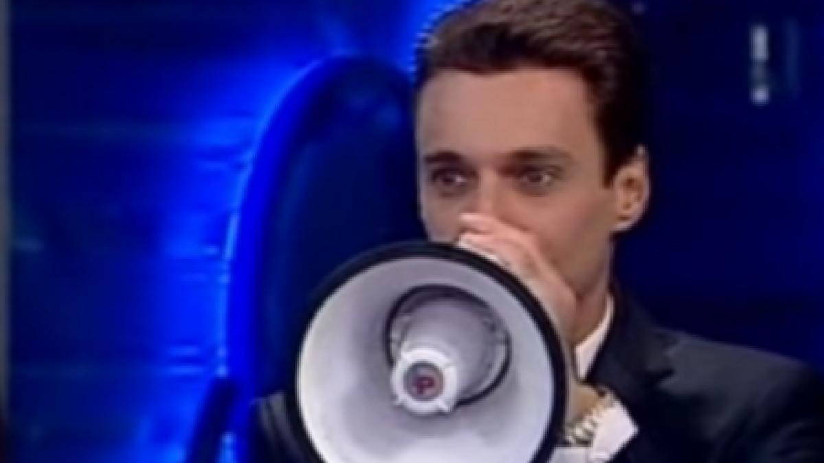 Mircea Badea arată cum va demonstra în faţa CNA-ului: Va fi un miting cu două persoane