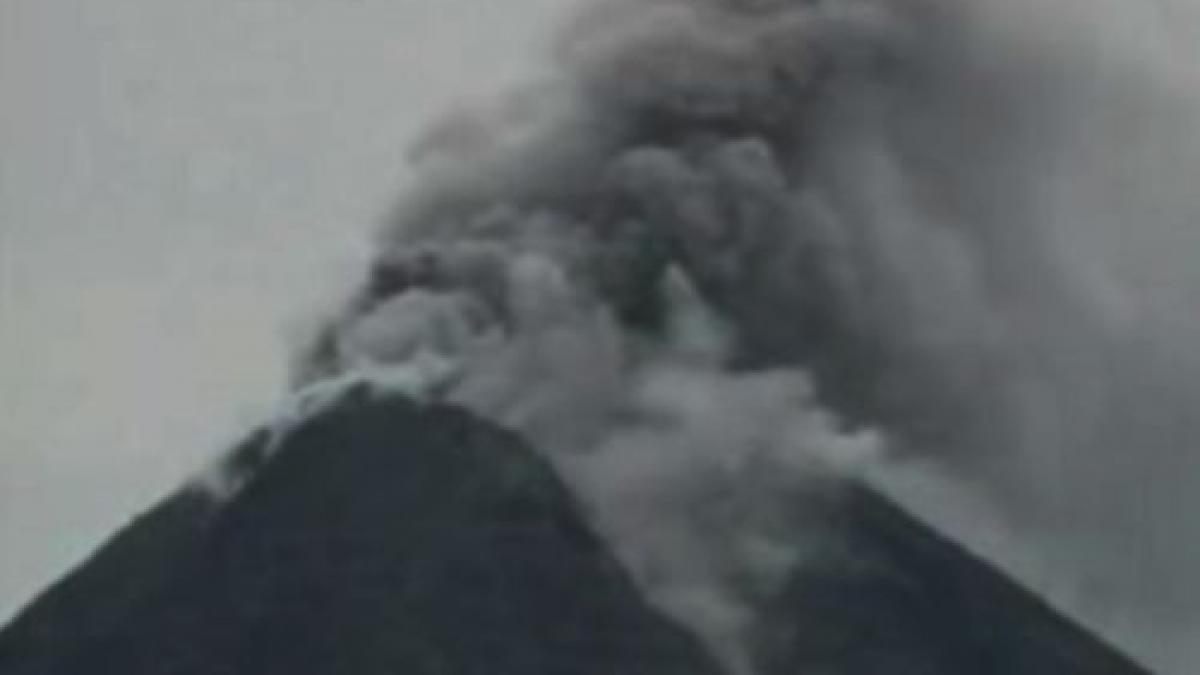 Indonezia: O nouă erupţie a vulcanului Merapi a ucis peste 50 de persoane