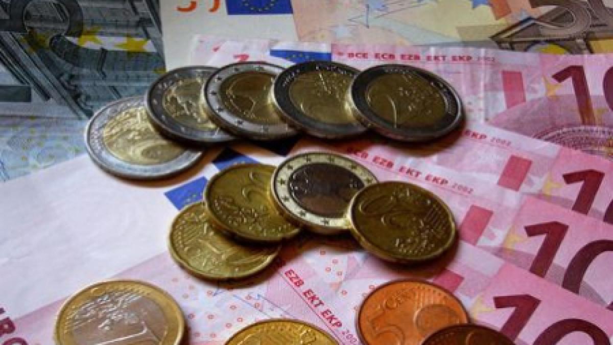 Leul s-a apreciat uşor faţă de euro, după trei şedinţe de depreciere. Vezi cursul valutar