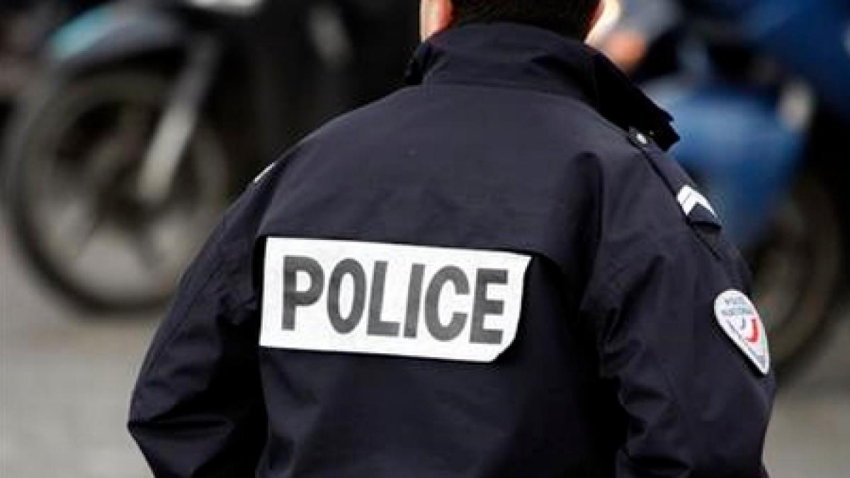 Un adolescent român a încercat să calce cu maşina un poliţist francez