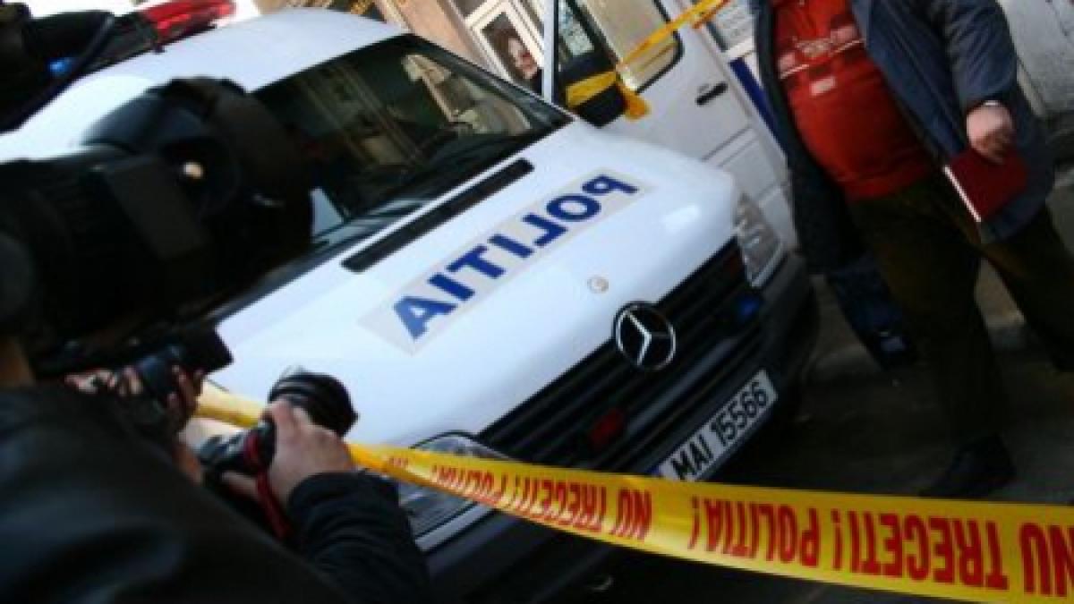 Un bărbat aflat în arestul poliţiei din Braşov s-a spânzurat 