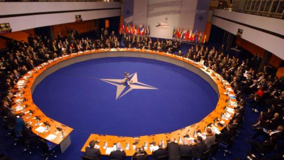 Traian Băsescu participă la summitul NATO de la Lisabona. Evenimentul se anunţă unul cu proteste