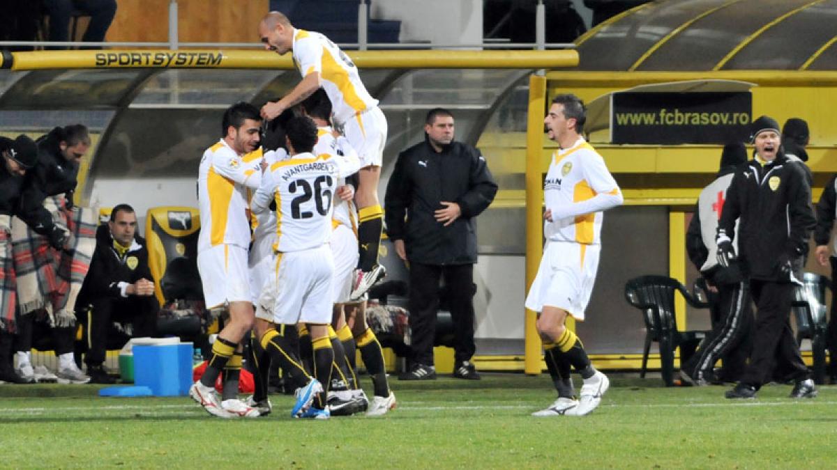 Rapid pierde la FC Braşov, scor 2-0. Doi rapidişti, eliminaţi