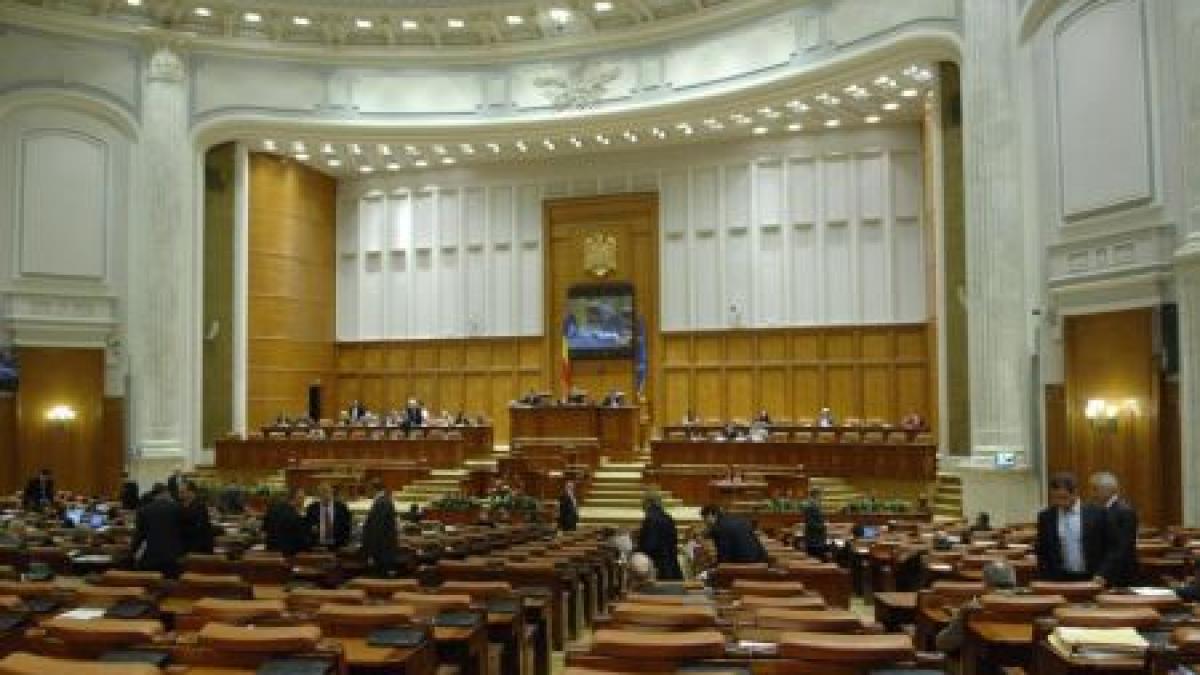 Comisia de muncă: Femeile se vor pensiona la 63 de ani şi bărbaţii la 65