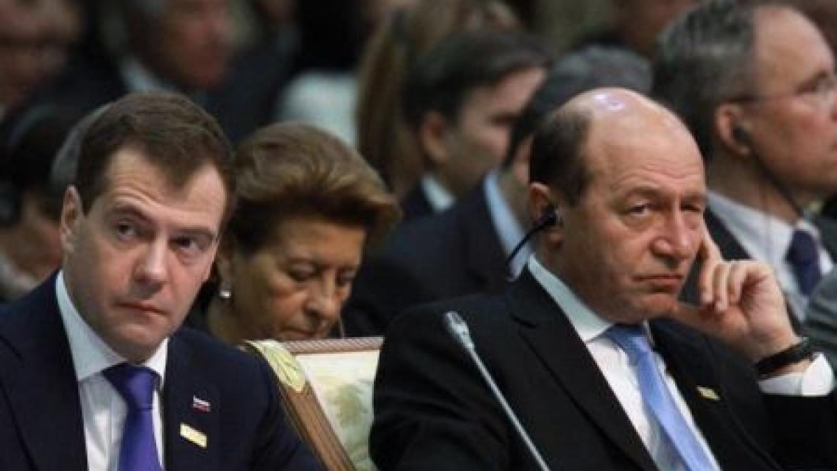 Traian Băsescu a discutat cu preşedinţele rus, Dmitri Medvedev, la summitul OSCE