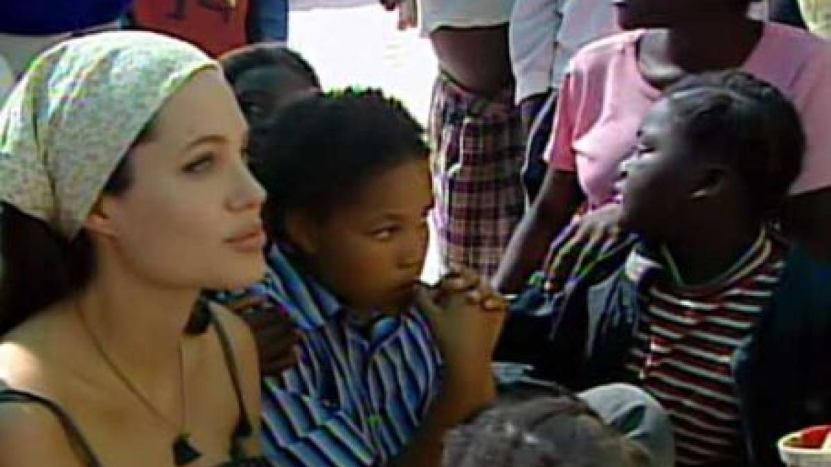 Angelina Jolie vrea să se mute în Africa, alături de Brad Pitt şi copii