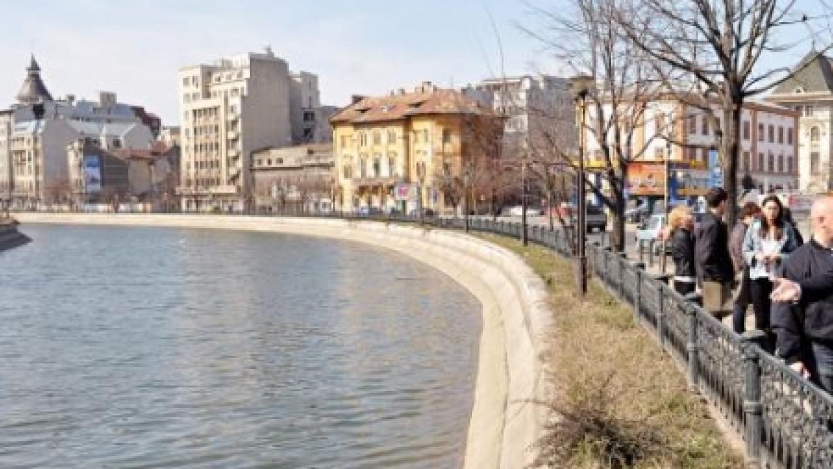 Doi tineri au murit, după ce maşina în care se aflau a căzut în Dâmboviţa