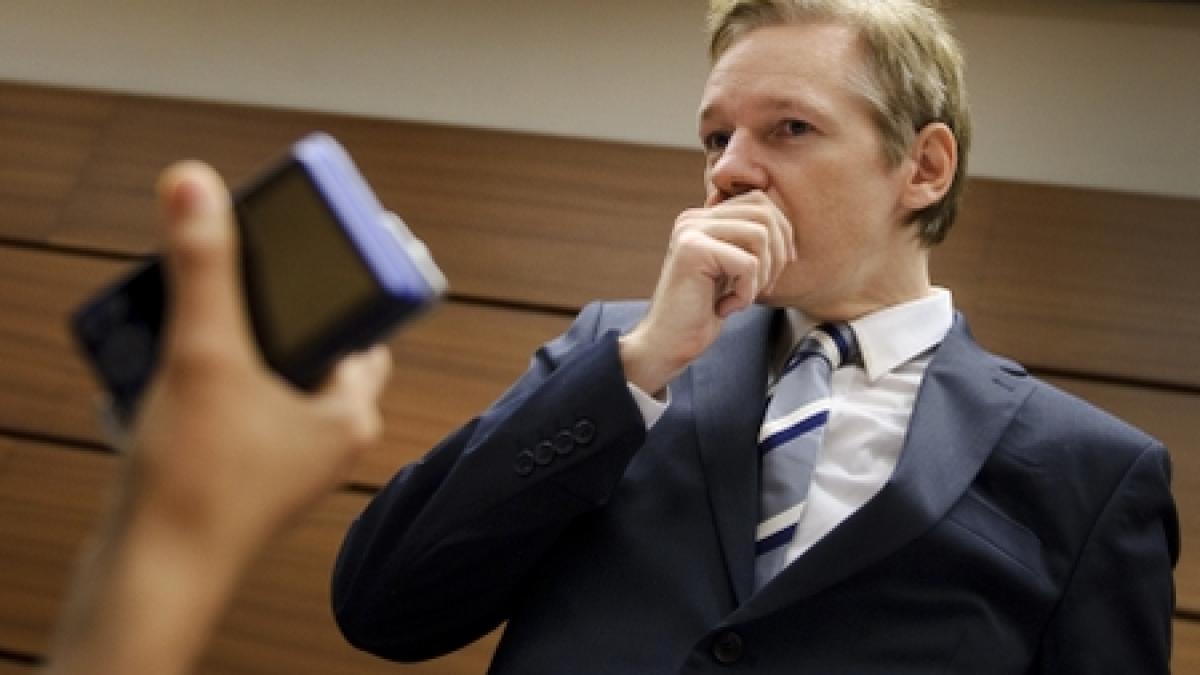 Fondatorul WikiLeaks, Julian Assange, a fost arestat: Este un atac asupra libertăţii de exprimare