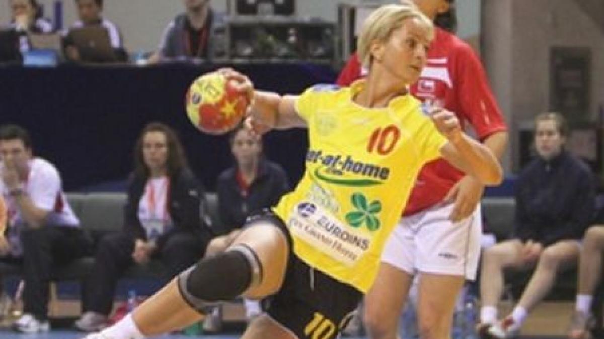 „Naţionala“ feminină de handbal se califică la Euro după victoria en-fanfare în faţa Serbiei, 40-28