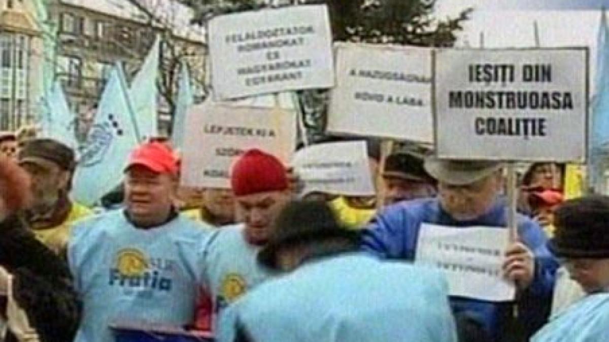 Târgu-Mureş. Sindicaliştii au protestat şi au cerut demisia preşedintelui UDMR, Marko Bela