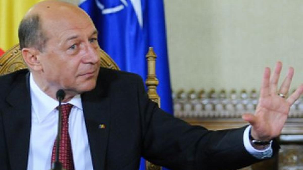 Băsescu: Reducerile de cheltuieli vor continua în 2011. Ieşim din recesiune în primul semestru 