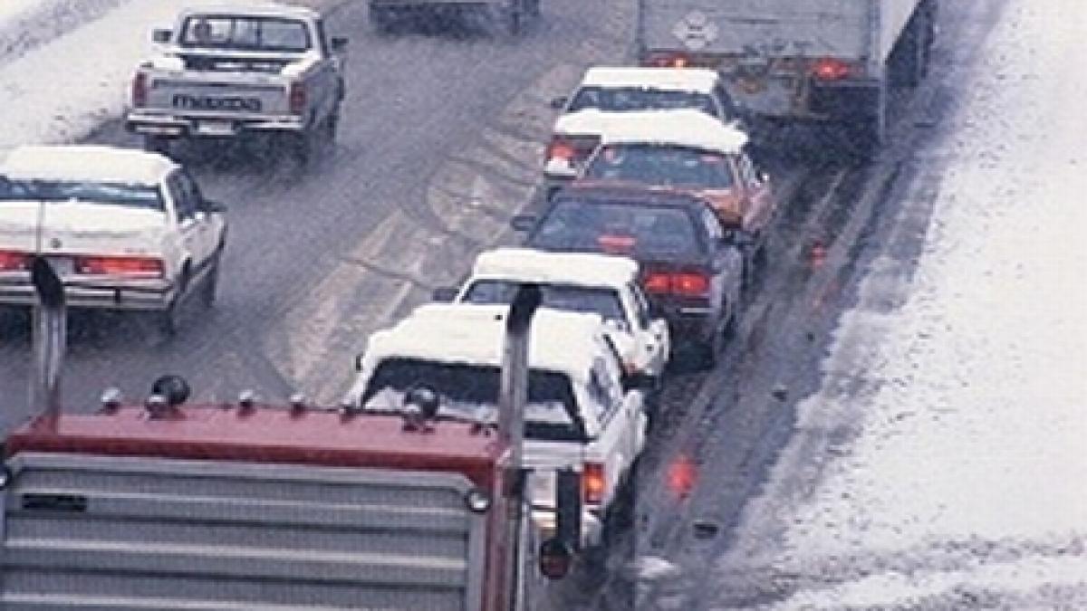 Canada. Sute de şoferi, blocaţi pe o autostradă din cauza ninsorilor abundente