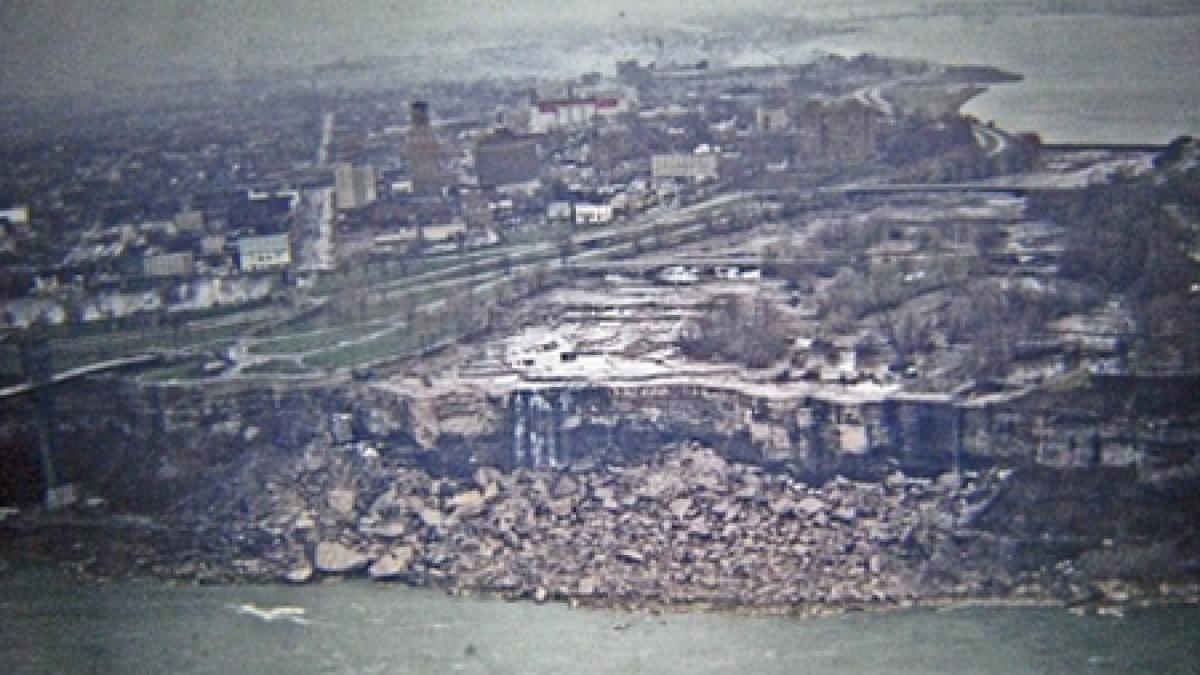 Cascada Niagara, fără apă: Fotografii inedite din timpul unor lucrări de întreţinere 