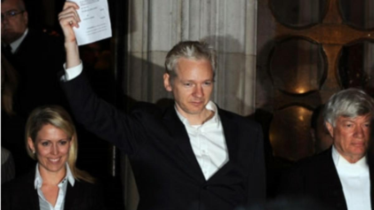 Julian Assange a ieşit din închisoare: Voi dovedi că sunt nevinovat