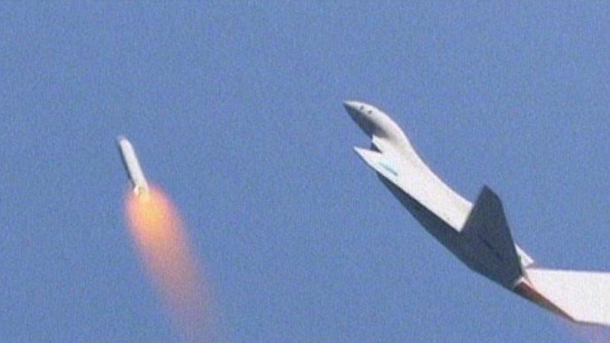 România va avea un avion supersonic, capabil să lanseze o rachetă spre Lună