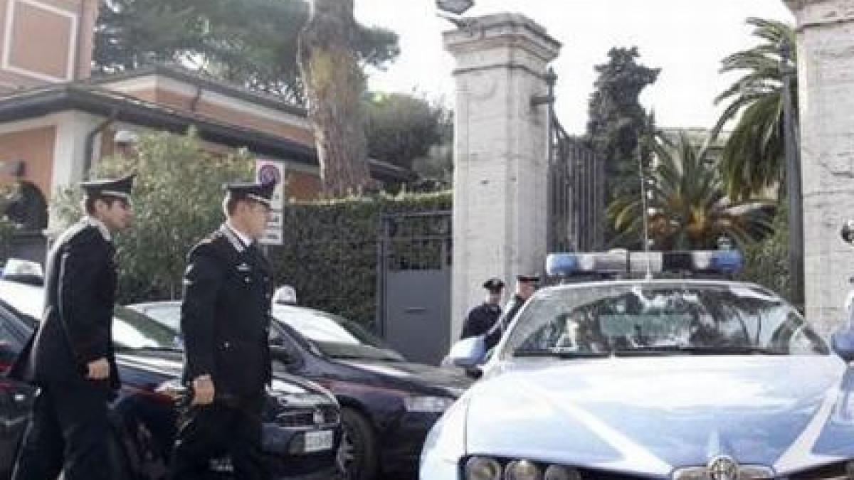 Alertă în Roma: Mai multe pachete suspecte, descoperite în faţa unor ambasade