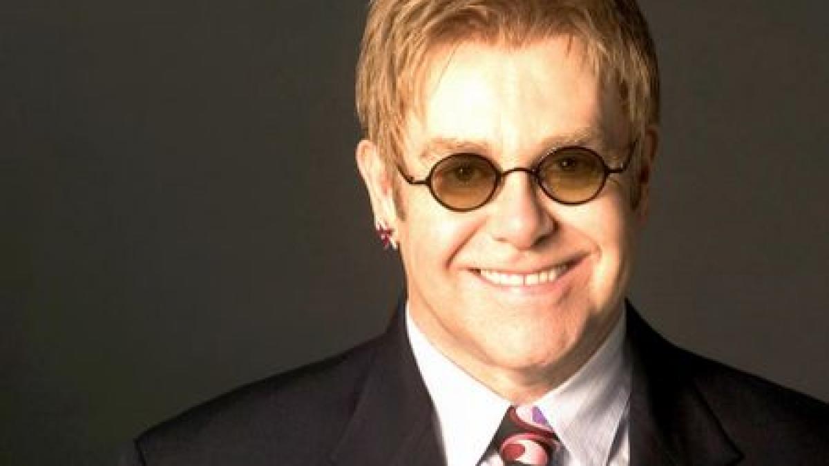 Elton John a devenit tată în ziua de Crăciun