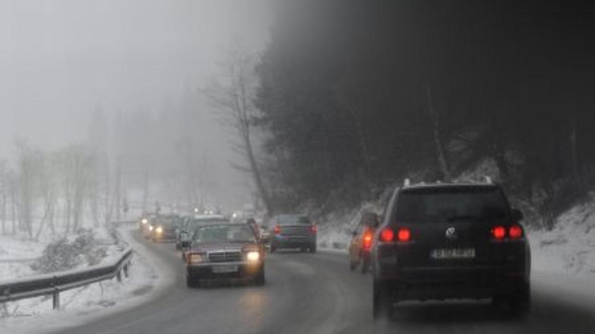 Trafic rutier îngreunat pe DN1, în zona staţiunilor de pe Valea Prahovei. Vezi rutele ocolitoare