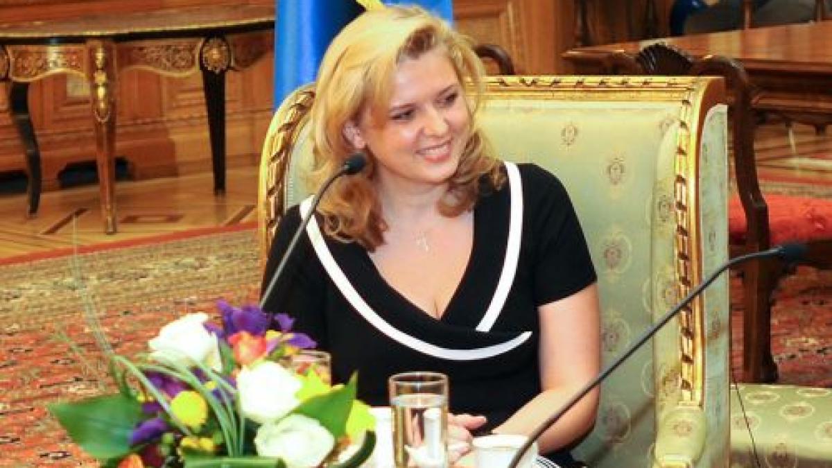 Roberta Anastase a primit 14 cadouri de protocol în 2010, dar a păstrat doar unul 