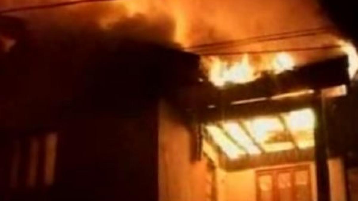 Două incendii în 24 de ore la casa memorială Vasile Alecsandri, din cauza oamenilor străzii