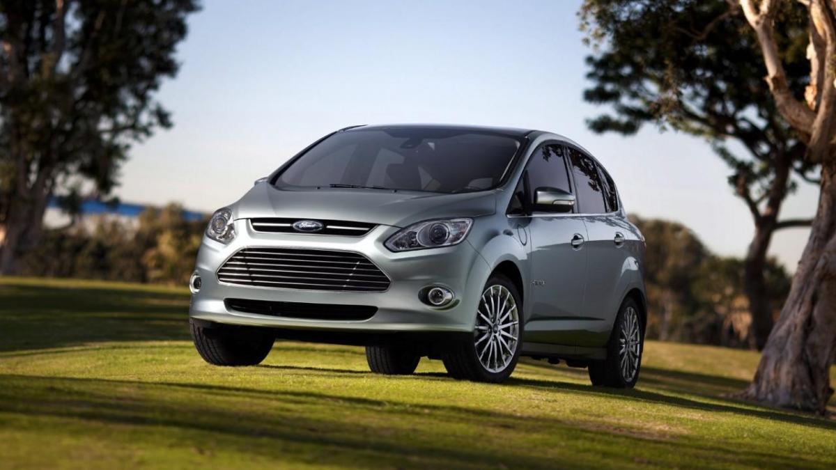 Ford a prezentat două vehicule hibride C-MAX, care vor fi disponibile din 2013