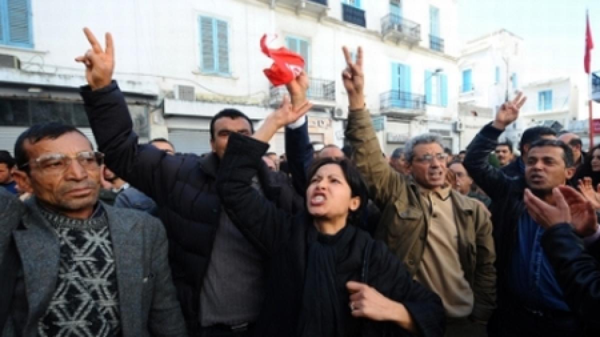 Protestele violente continuă în Tunisia: 23 de civili au murit