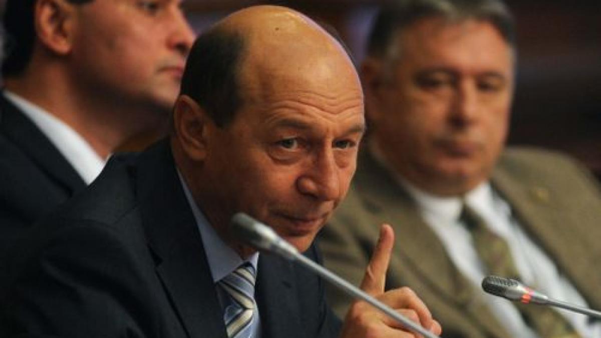 Băsescu: Vom începe să fim ceva mai duri în problema romilor