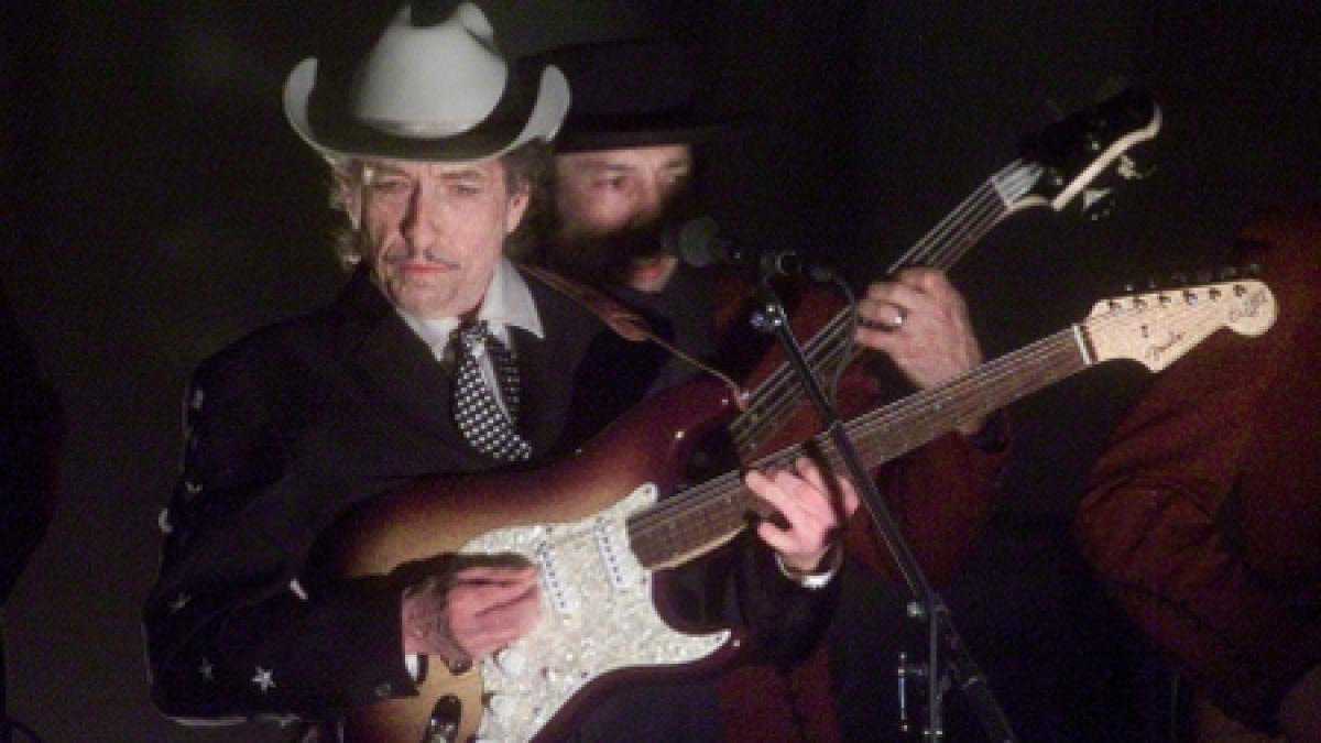 Cântăreţul american Bob Dylan va lansa şase cărţi