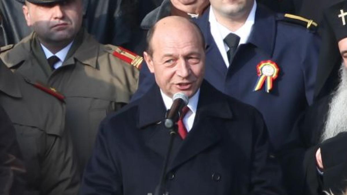 Băsescu şi-a ţinut discursul la Iaşi printre huiduieli şi fluierături