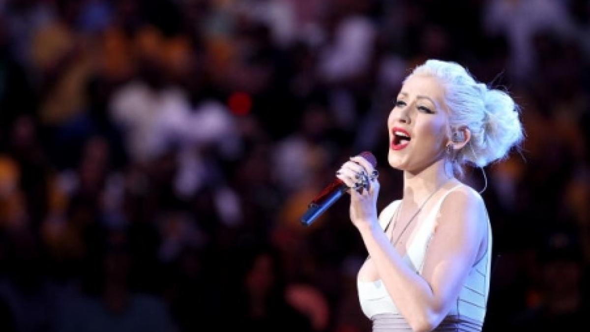 Christina Aguilera va cânta imnul naţional al Americii la Super Bowl 2011