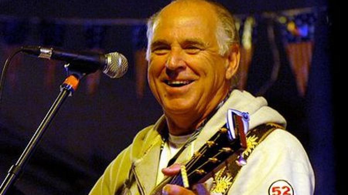 Cântăreţul Jimmy Buffett a ajuns în spital, după ce a căzut pe scenă