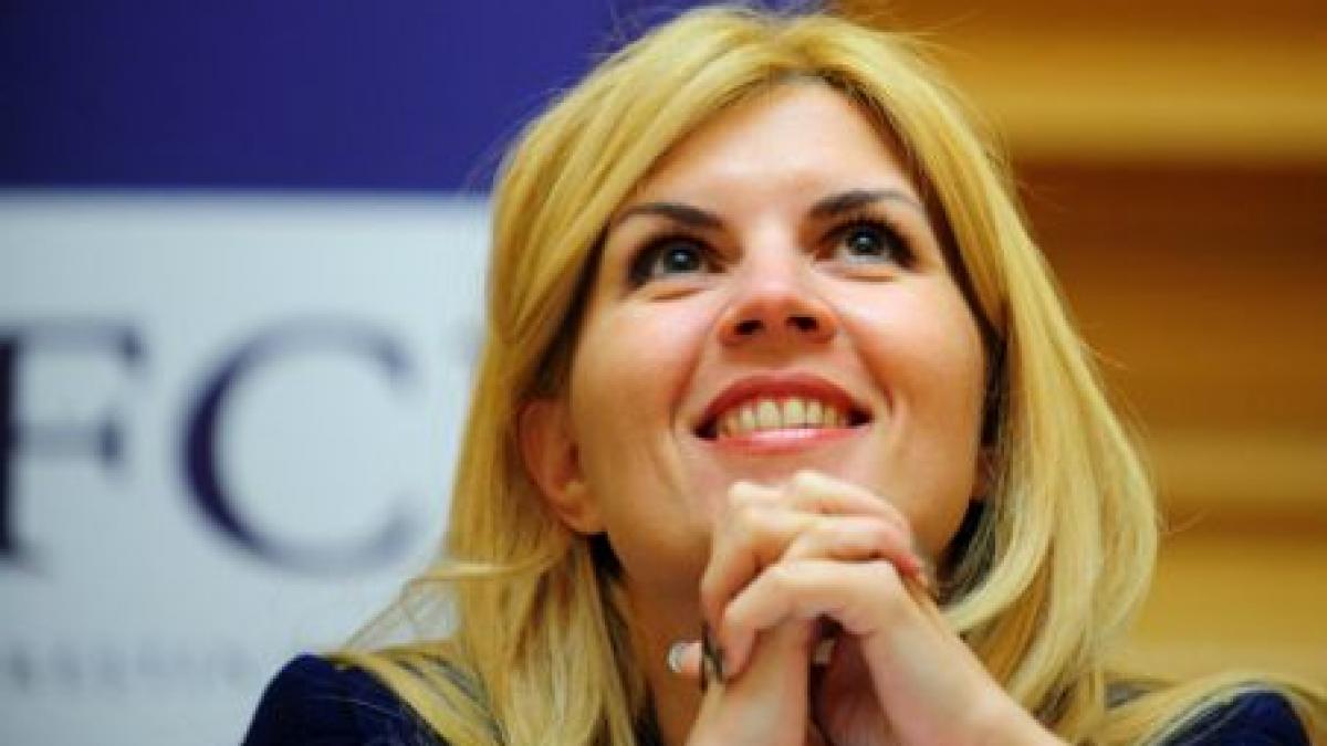 Elena Udrea s-a plimbat cu snowmobilul la Cota 2.000 din Sinaia