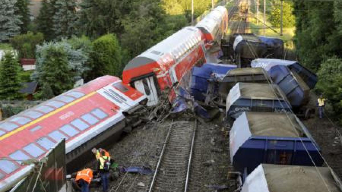 Germania. 10 morţi şi peste 20 de grav răniţi. după ciocnirea dintre un tren de pasageri şi un marfar