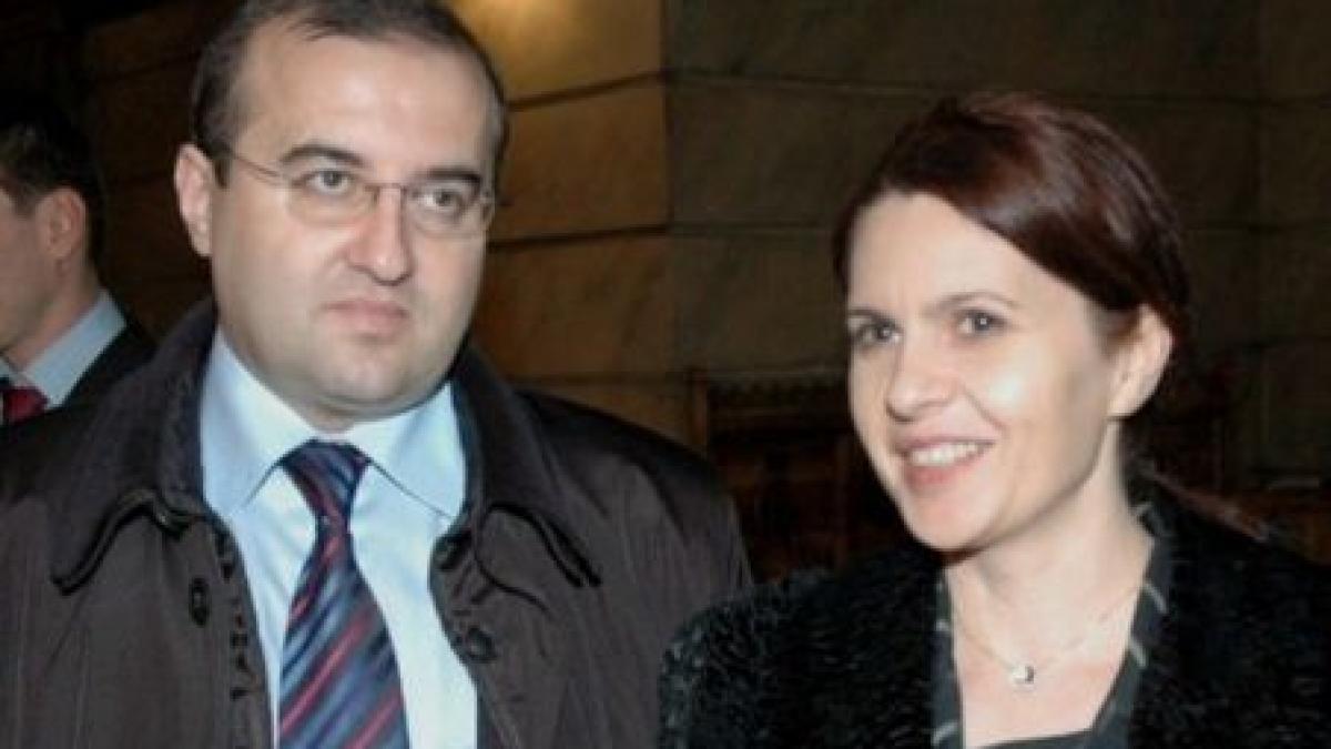 Foştii consilieri prezidenţiali Adriana şi Claudiu Săftoiu au divorţat